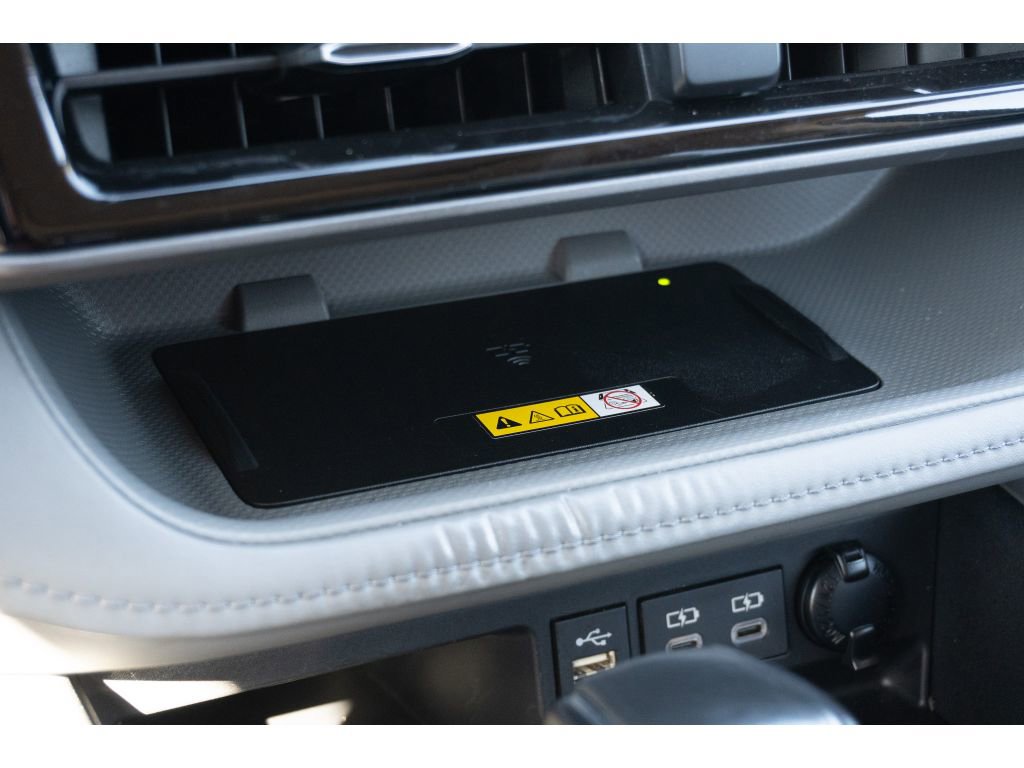 Used 2023 Toyota Highlander XLE image 28