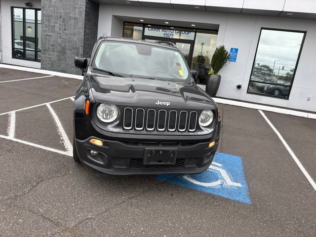 Used 2017 Jeep Renegade Latitude FWD image 2