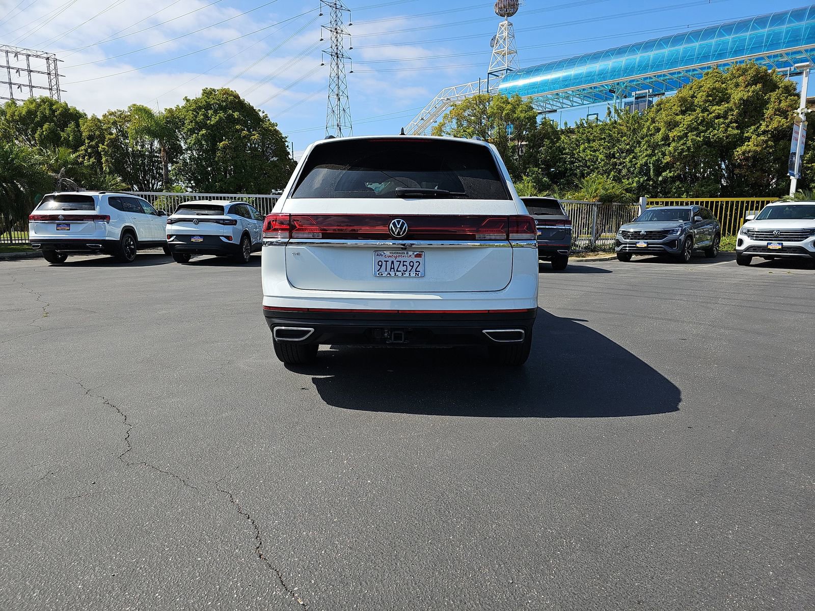 Used 2024 Volkswagen Atlas SE w/ Panoramic Sunroof Package FWD image 6