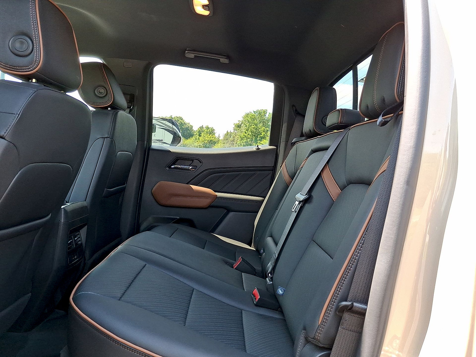Used 2023 GMC Canyon AT4 w/ AT4 Premium Package AWD/4WD image 20