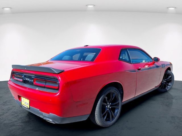 Used 2018 Dodge Challenger SXT w/ Blacktop Package RWD image 8