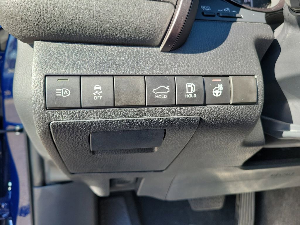 Used 2023 Toyota Camry SE w/ Cold Weather Package image 19