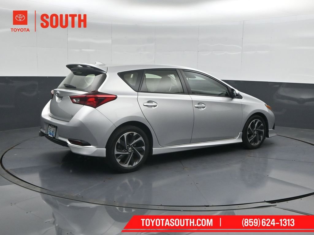 Used 2017 Toyota Corolla iM image 2