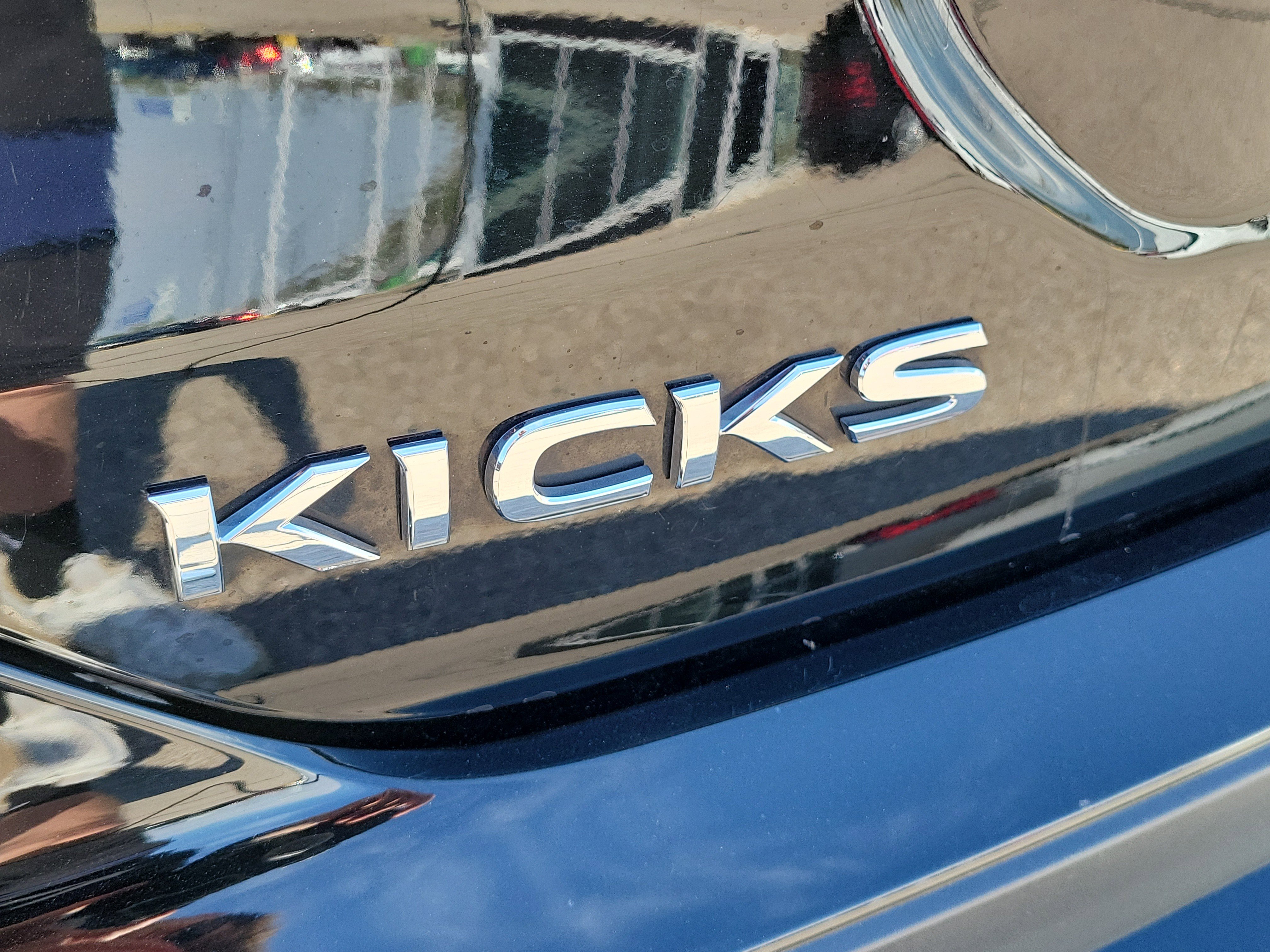 Used 2023 Nissan Kicks SV image 6