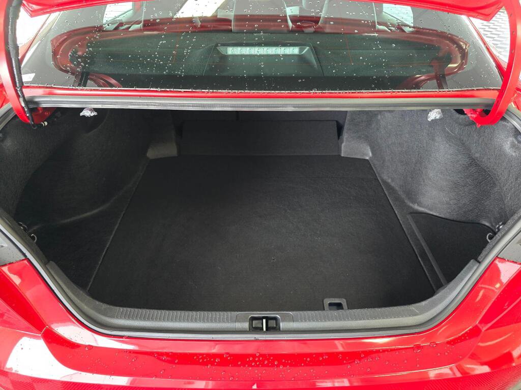 Used 2025 Toyota Camry SE image 17