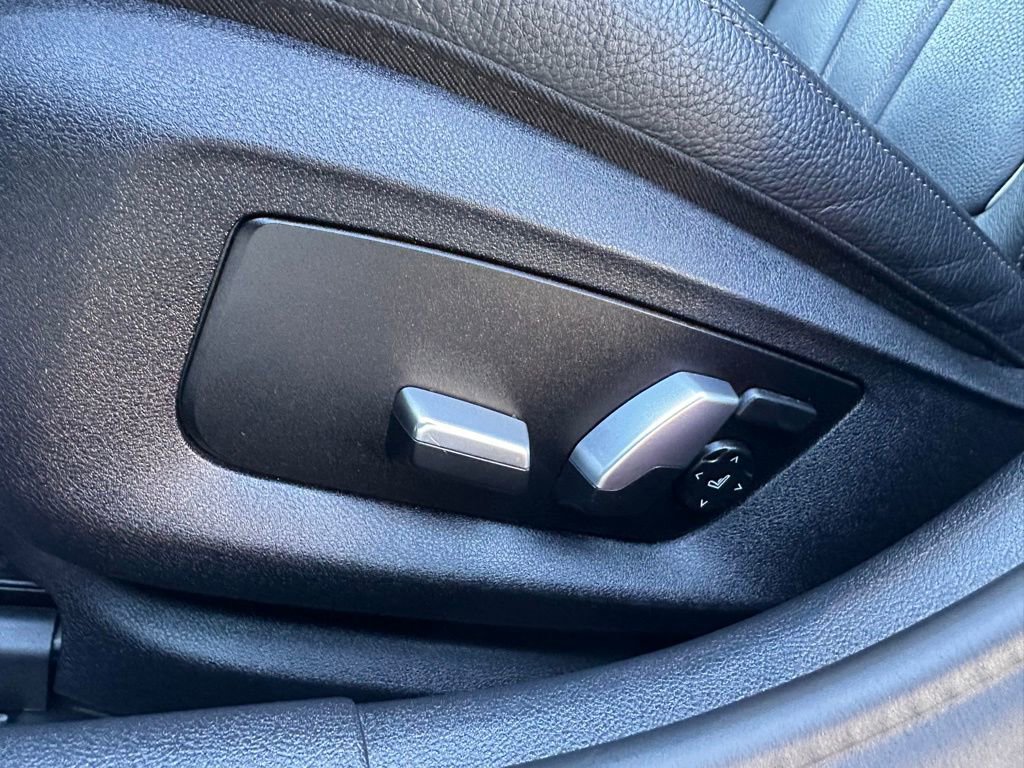 Used 2020 BMW 530i xDrive w/ Premium Package image 20