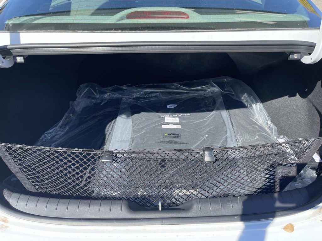 New 2025 Hyundai Elantra SEL image 12