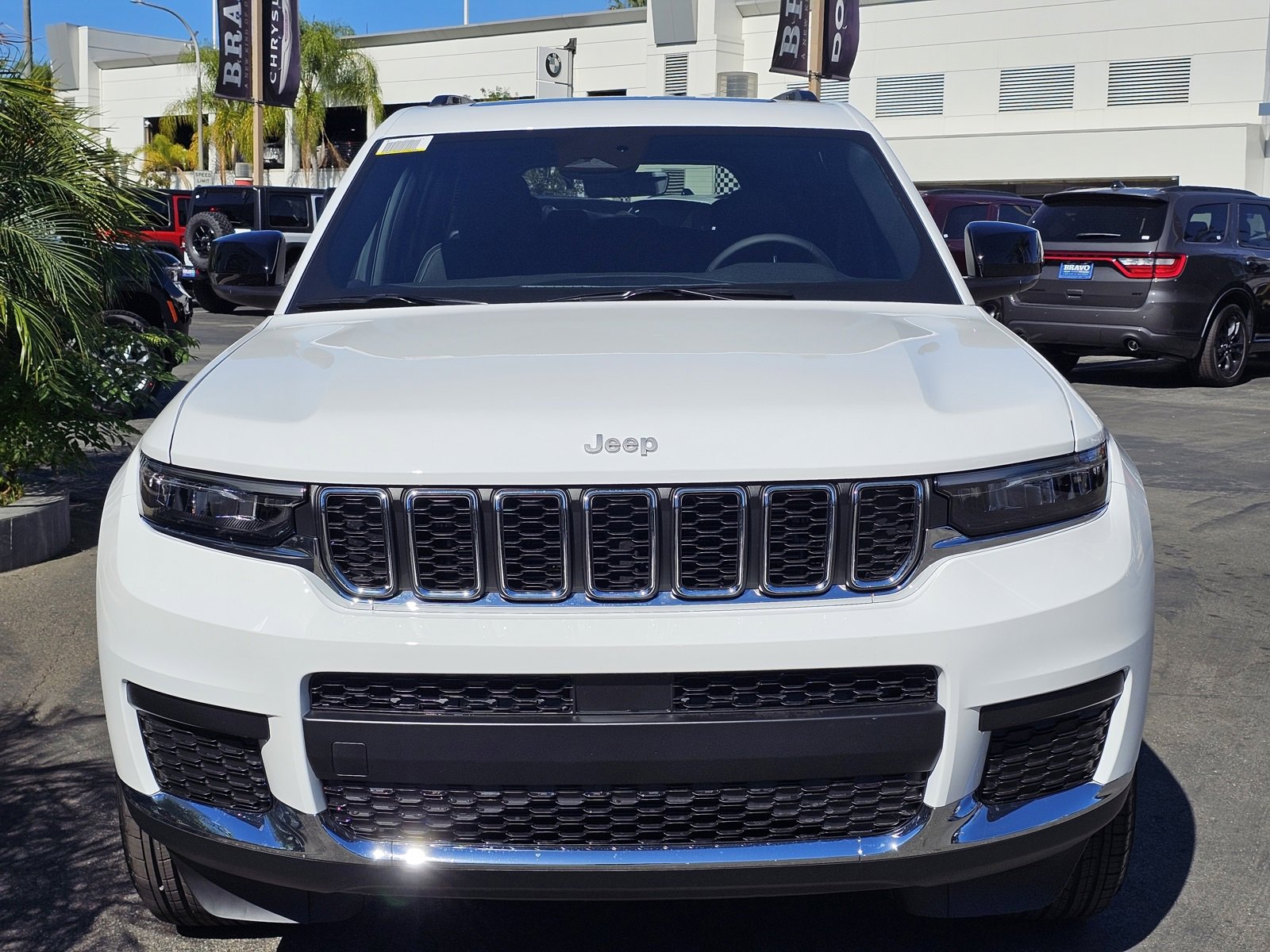 New 2025 Jeep Grand Cherokee L Laredo image 2