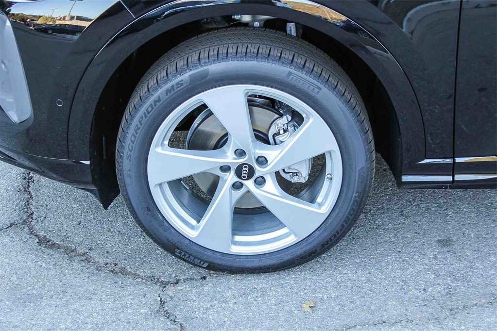 New 2025 Audi Q5 Premium Plus image 9