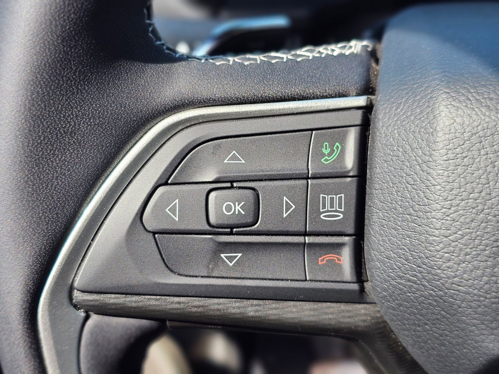 Used 2023 Jeep Grand Cherokee Altitude image 17