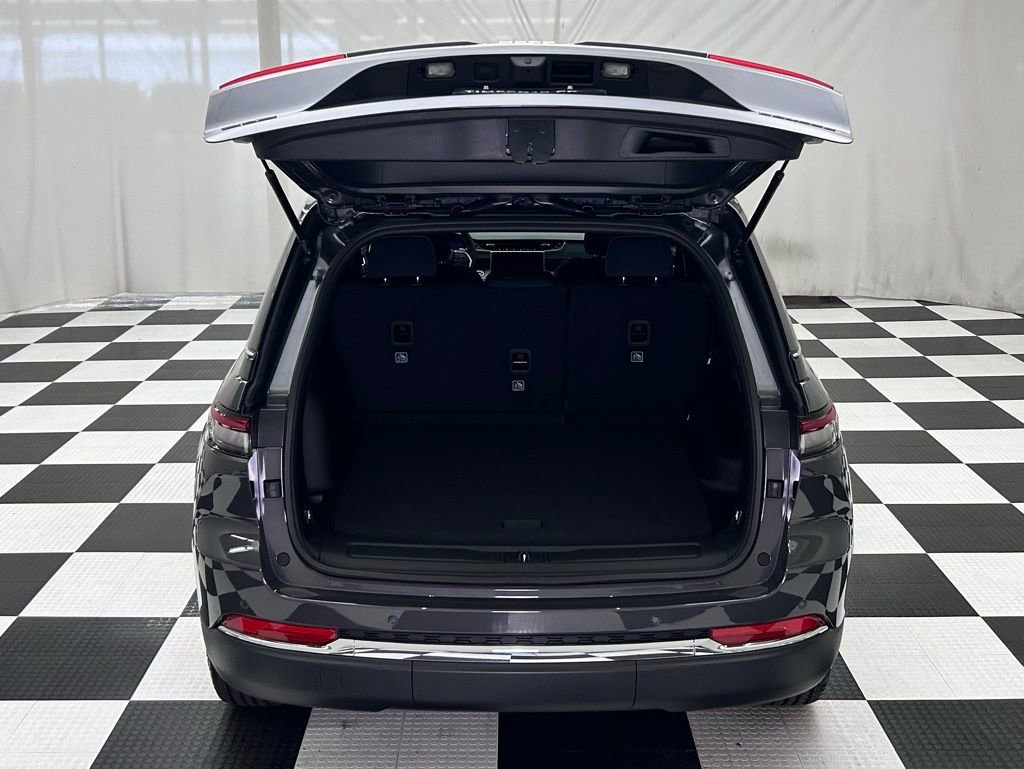 New 2025 Jeep Grand Cherokee Laredo w/ Trailer Tow Package image 10