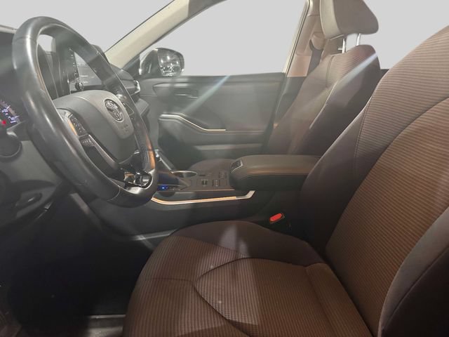 Used 2020 Toyota Highlander LE AWD/4WD image 20