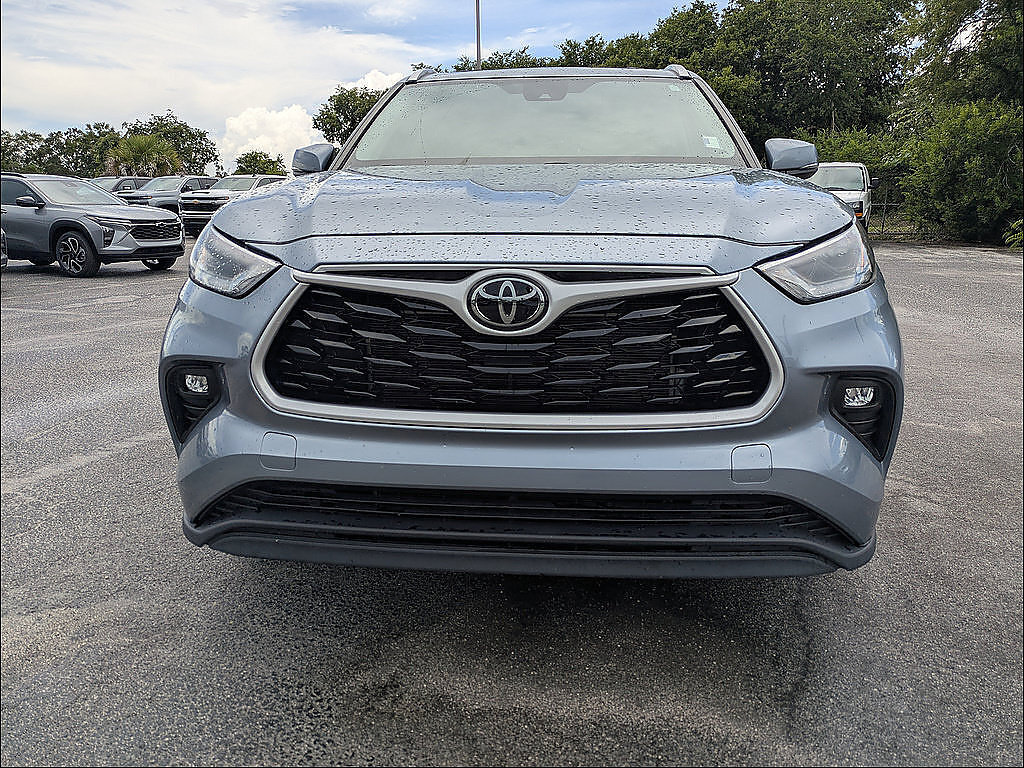 Used 2023 Toyota Highlander XLE FWD image 10