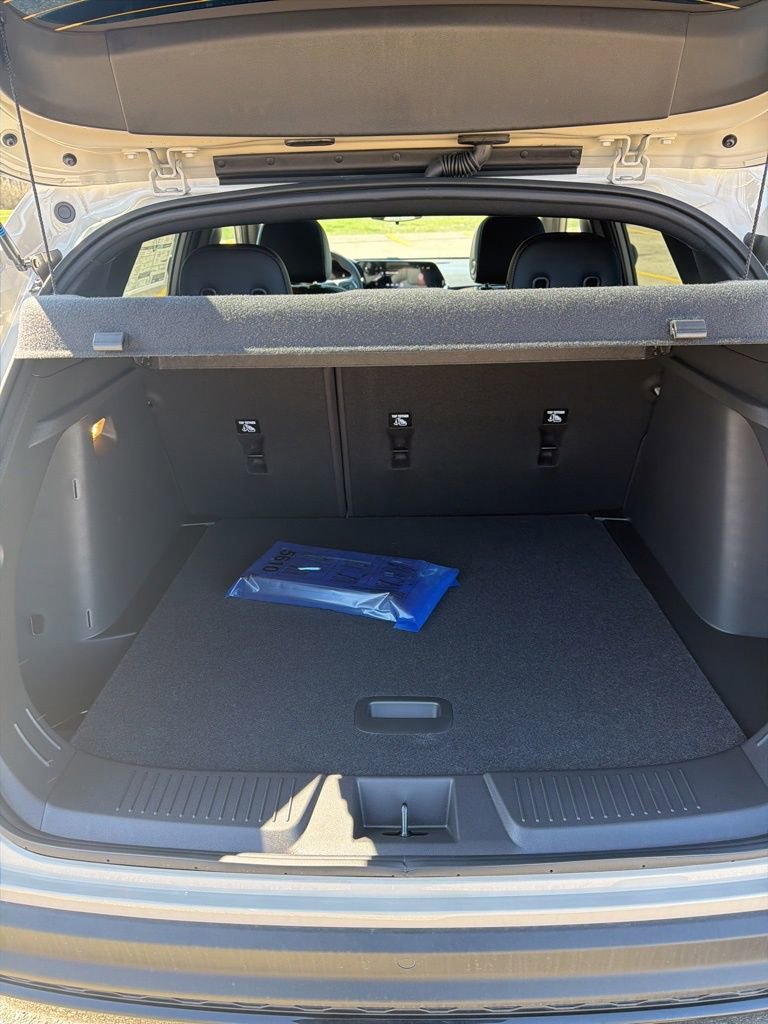 New 2026 Chevrolet Trax RS w/ Sunroof Package image 8