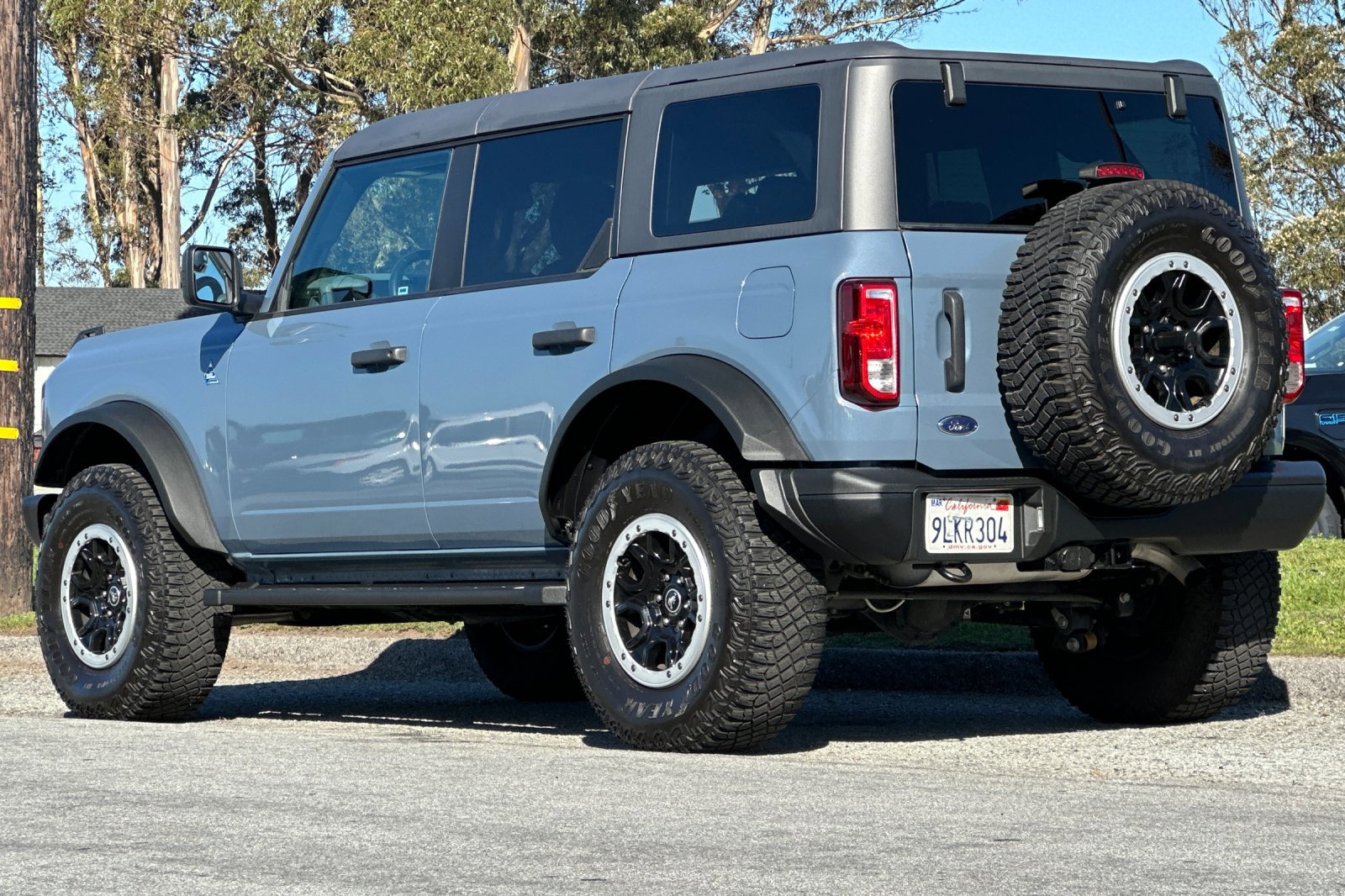 Used 2023 Ford Bronco Black Diamond w/ Sasquatch Package image 3