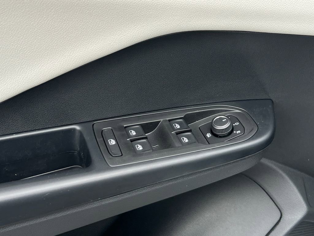 New 2026 Volkswagen Taos S image 16