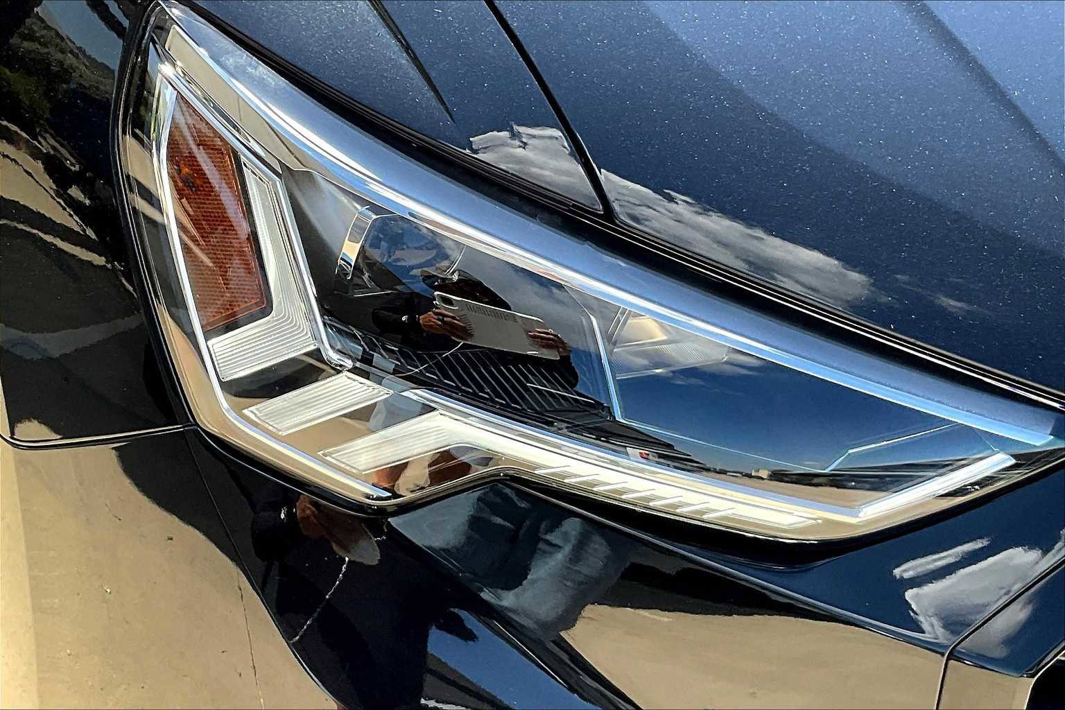 New 2025 Audi Q3 2.0T Premium w/ Convenience Package AWD/4WD image 13