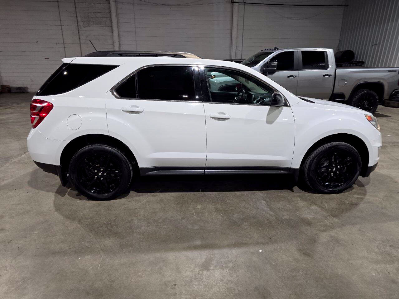 Used 2017 Chevrolet Equinox LT w/ Sport Edition AWD/4WD image 13