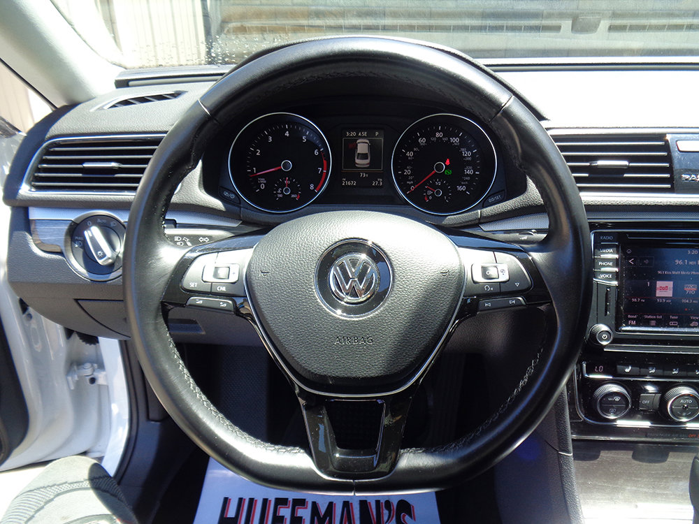 Used 2018 Volkswagen Passat 2.0T SE FWD image 23