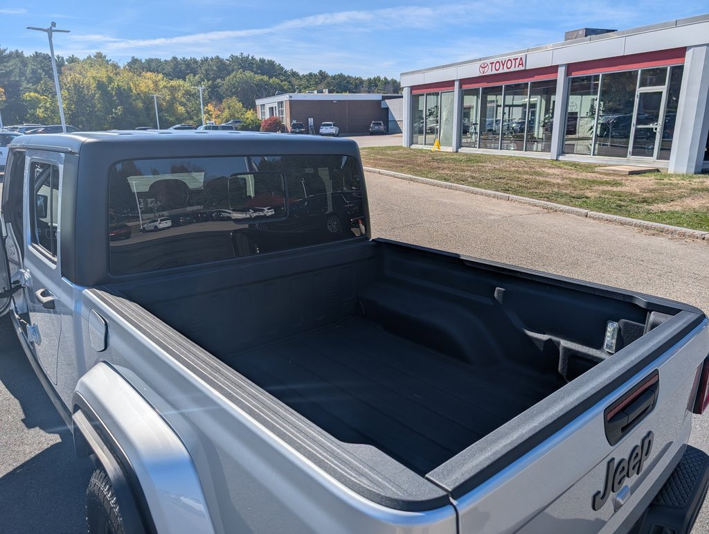 Used 2022 Jeep Gladiator Willys image 14