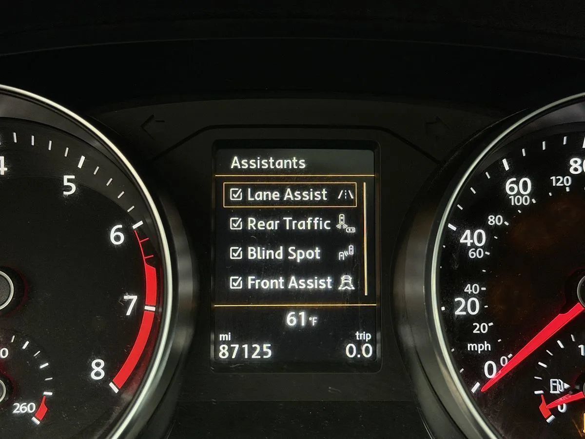 Used 2016 Volkswagen Passat 1.8T SEL Premium FWD image 12