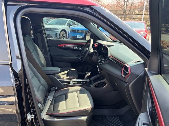 Used 2025 Chevrolet TrailBlazer RS w/ Convenience Package AWD/4WD image 26