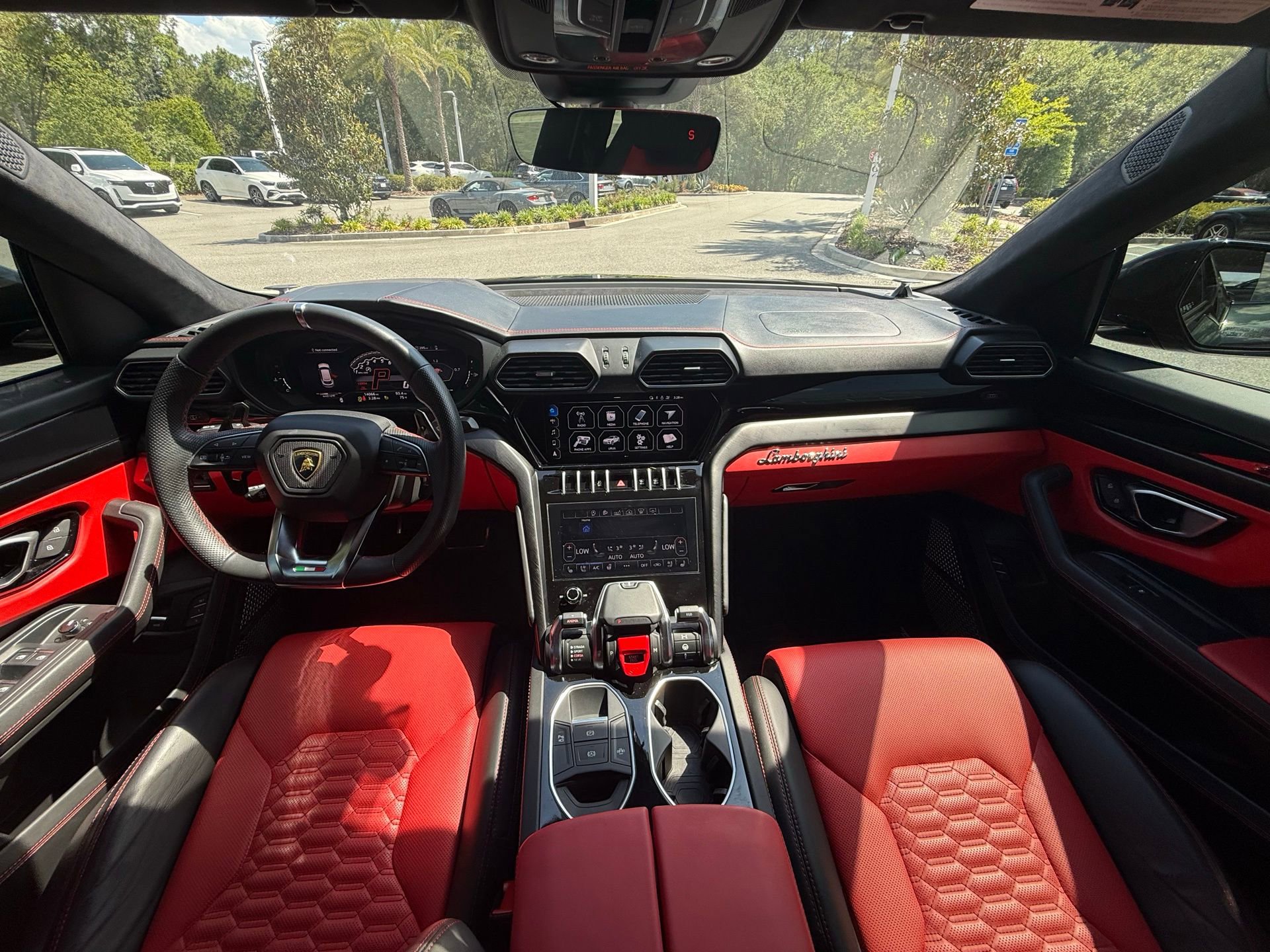 Used 2021 Lamborghini Urus AWD/4WD image 4