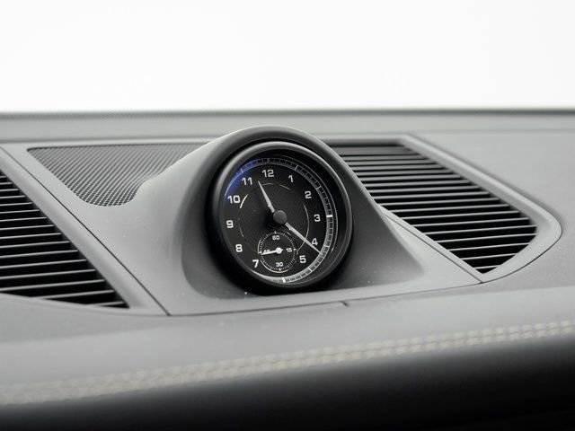 Certified 2025 Porsche Macan image 18