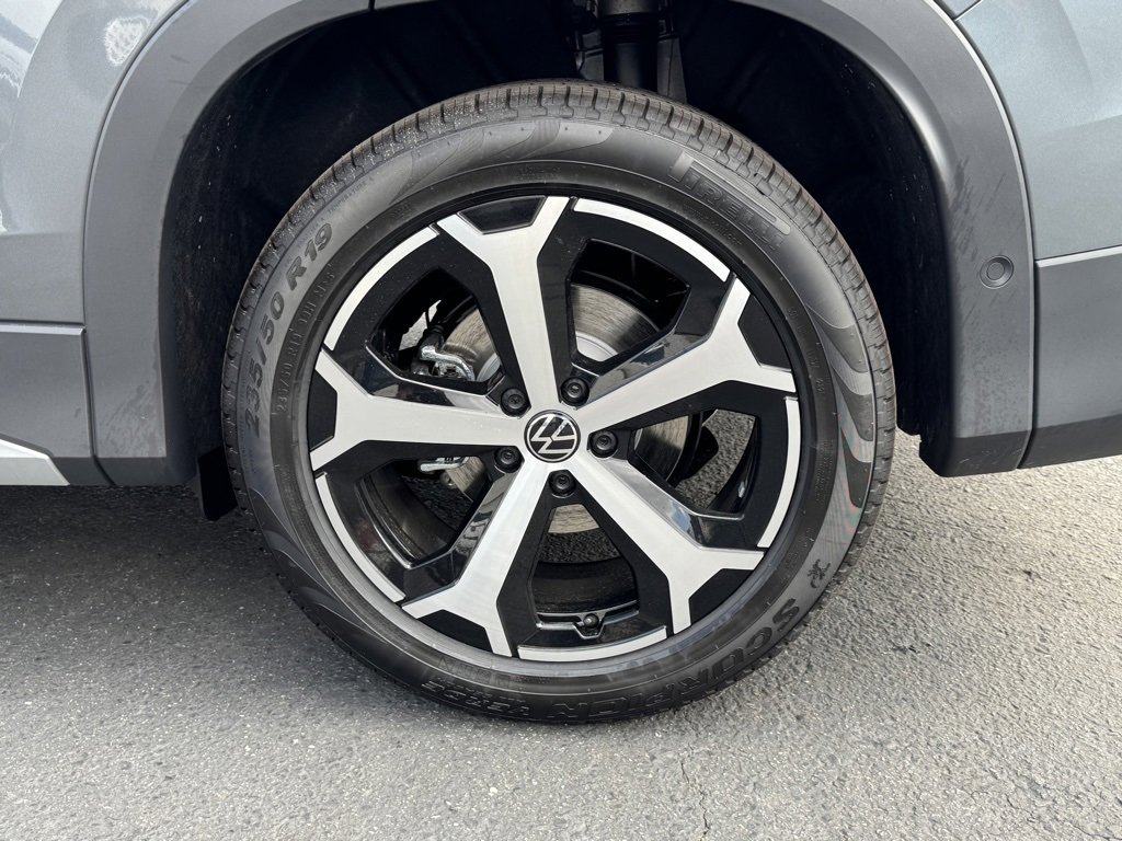 New 2025 Volkswagen Tiguan SE image 11