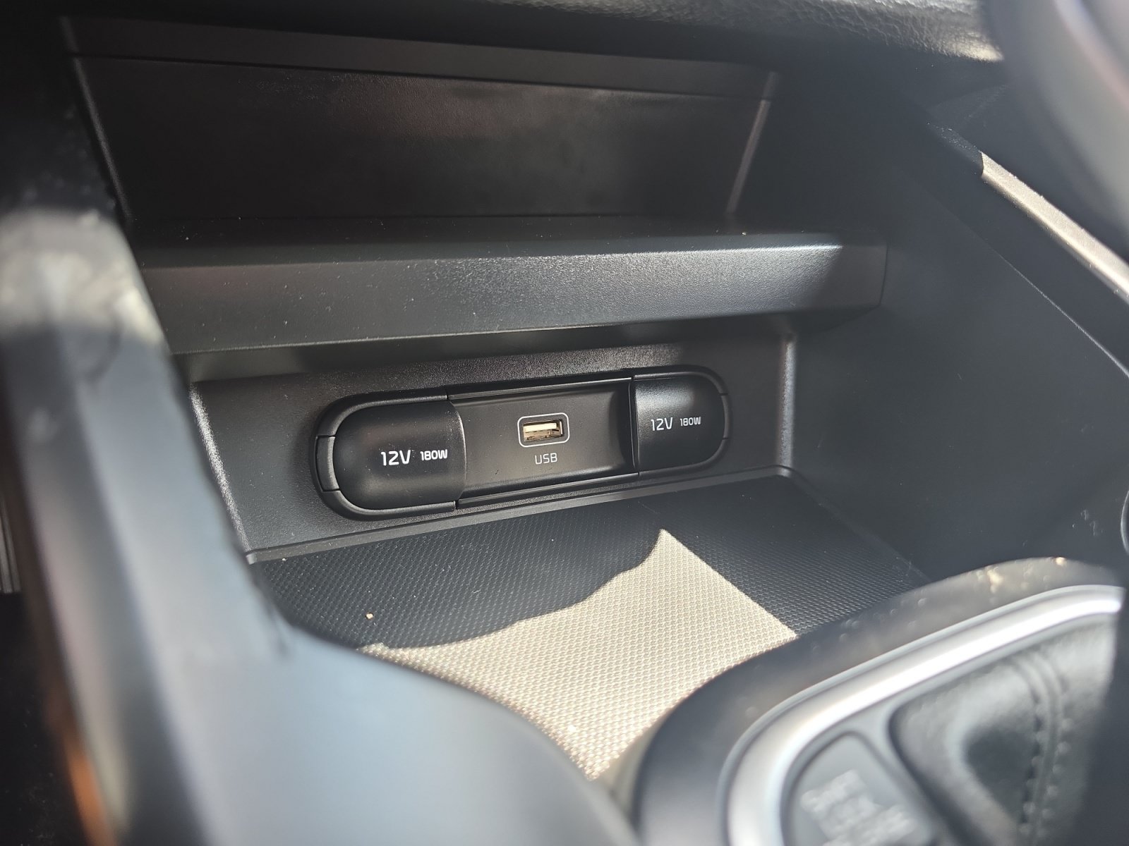 Certified 2025 Kia Soul LX w/ LX Technology Package FWD image 18