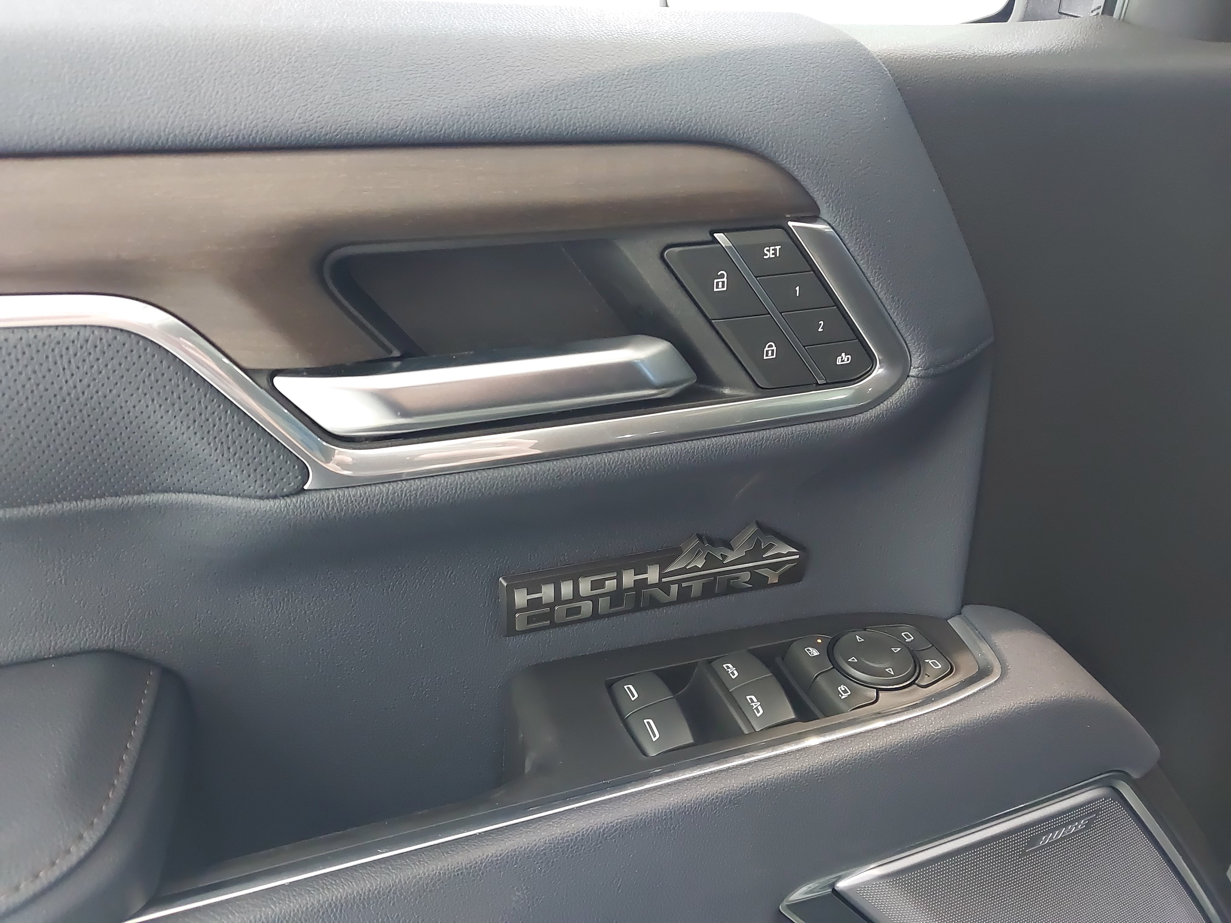Used 2025 Chevrolet Silverado 1500 High Country w/ High Country Premium Package AWD/4WD image 26
