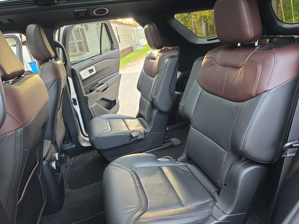 Used 2022 Ford Explorer Platinum w/ Equipment Group 601A image 16