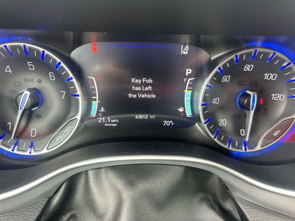 Used 2020 Chrysler Pacifica Touring-L Plus w/ Advanced Safetytec Group FWD image 22
