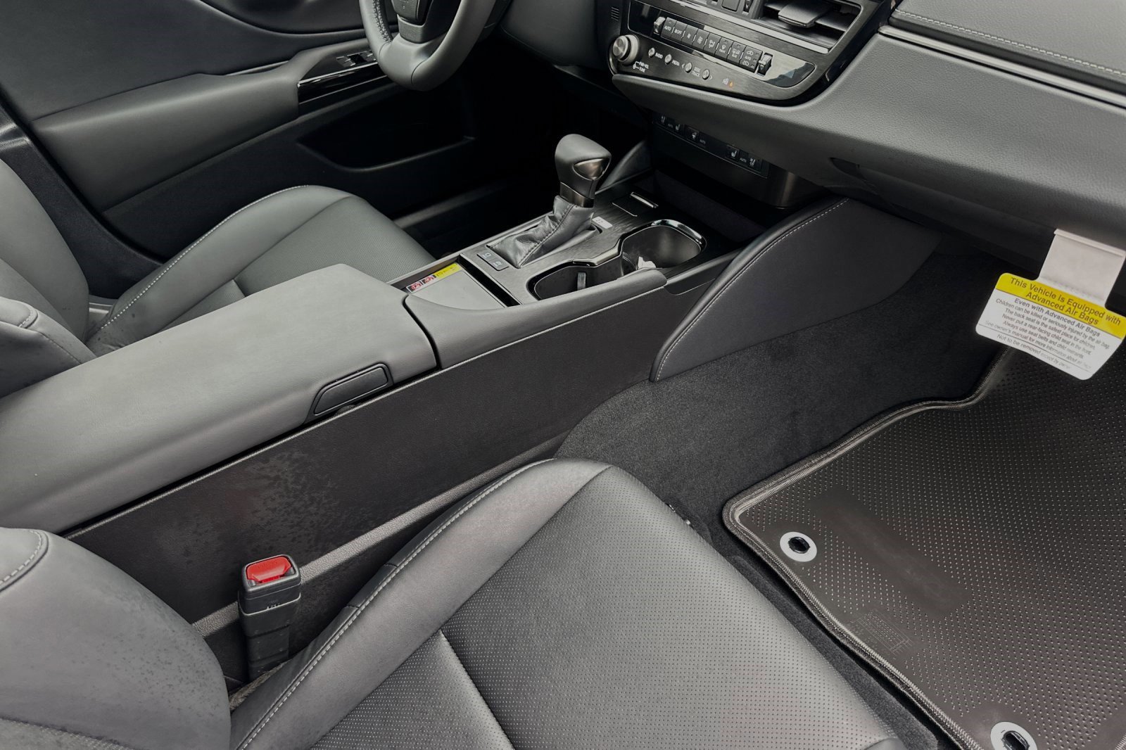 New 2024 Lexus ES 300h w/ Premium Package image 18