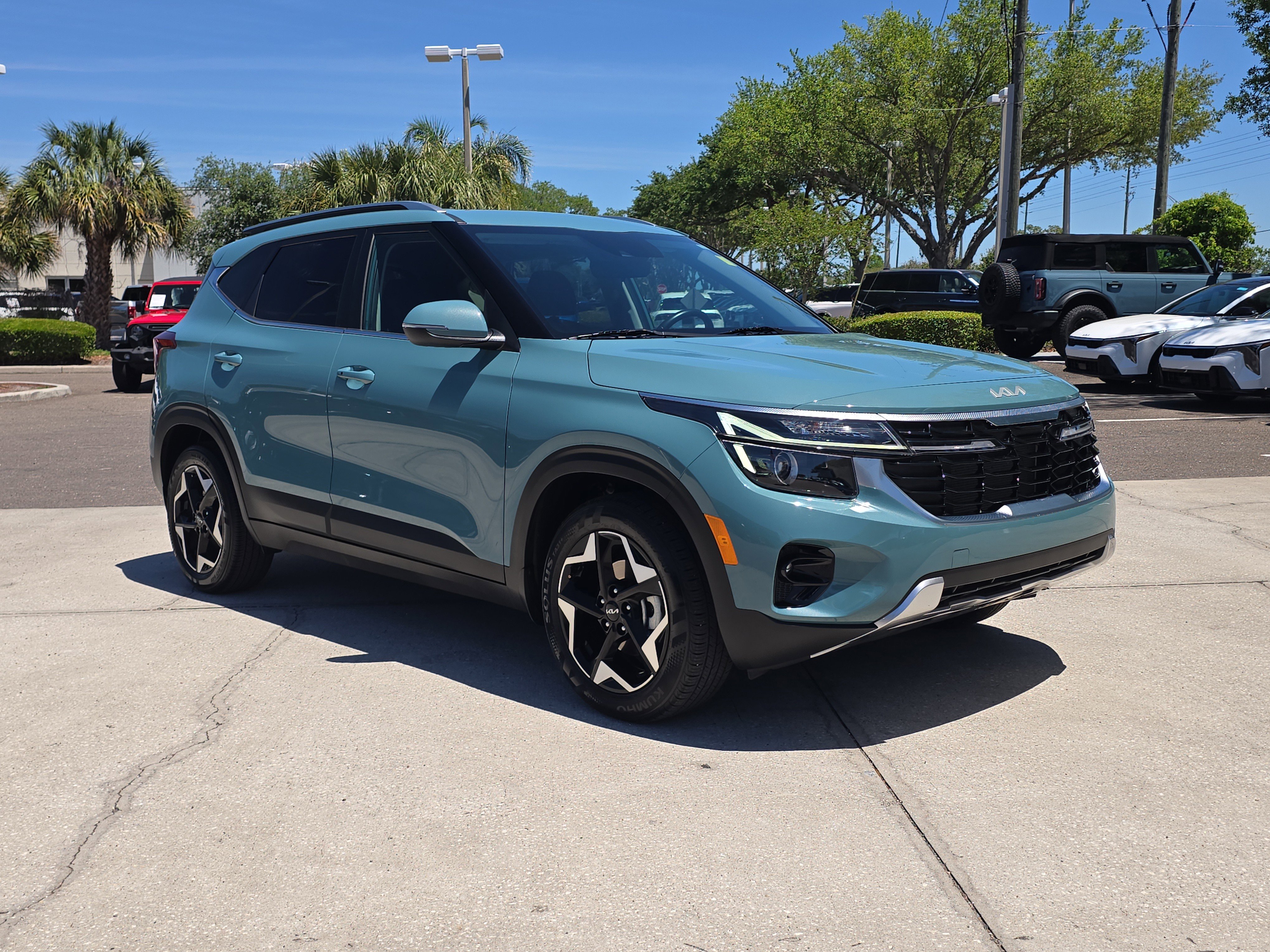 Certified 2024 Kia Seltos EX image 2