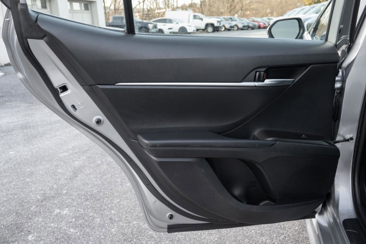 Used 2024 Toyota Camry SE image 16