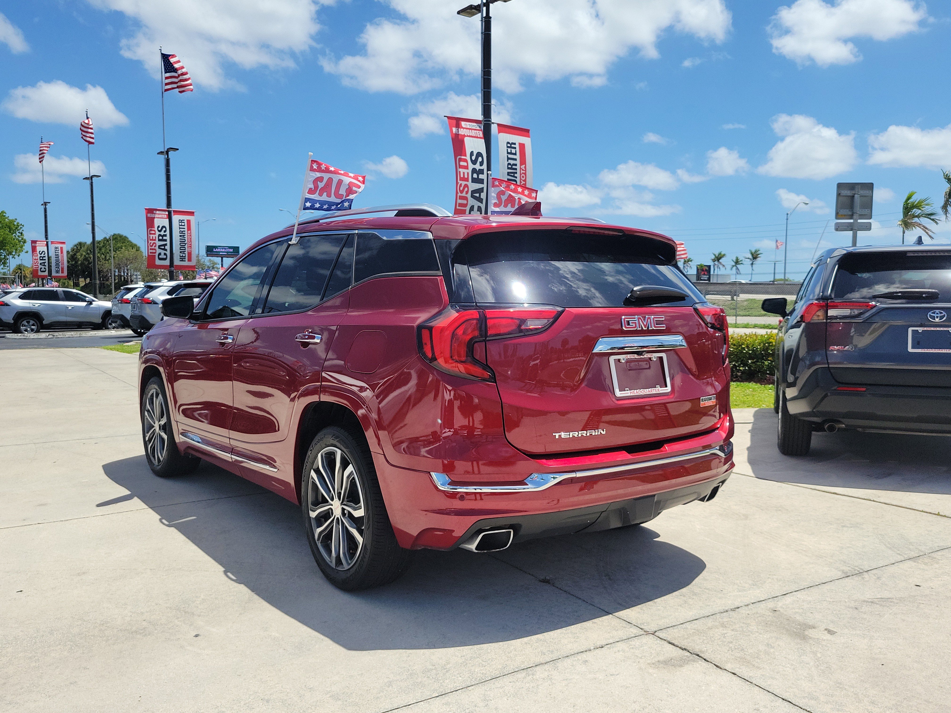 Used 2020 GMC Terrain Denali w/ Denali Premium Package FWD image 8