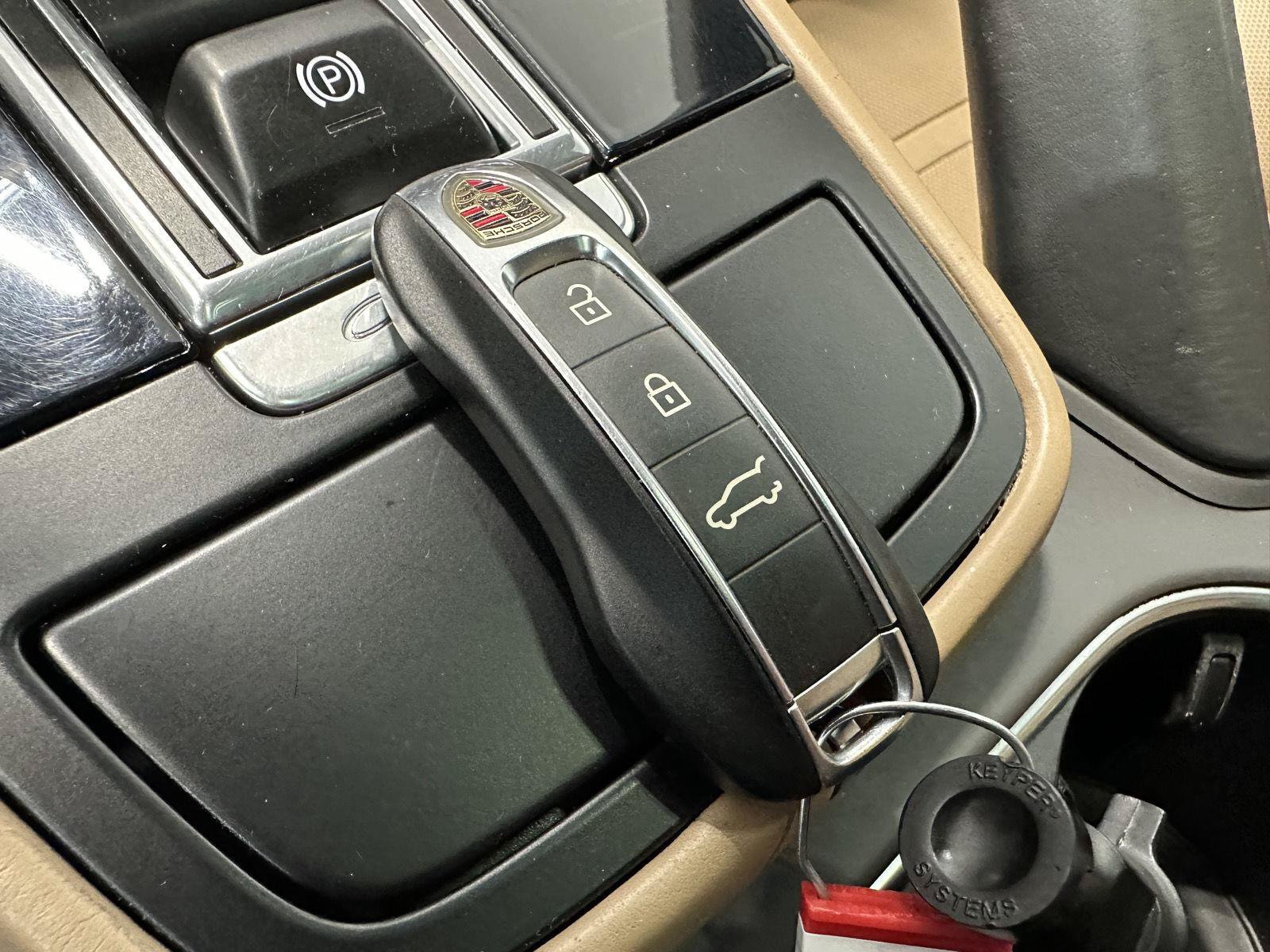 Used 2020 Porsche Cayenne AWD/4WD image 45