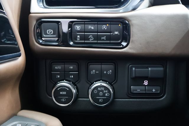 Used 2025 GMC Yukon XL Denali Ultimate AWD/4WD image 18