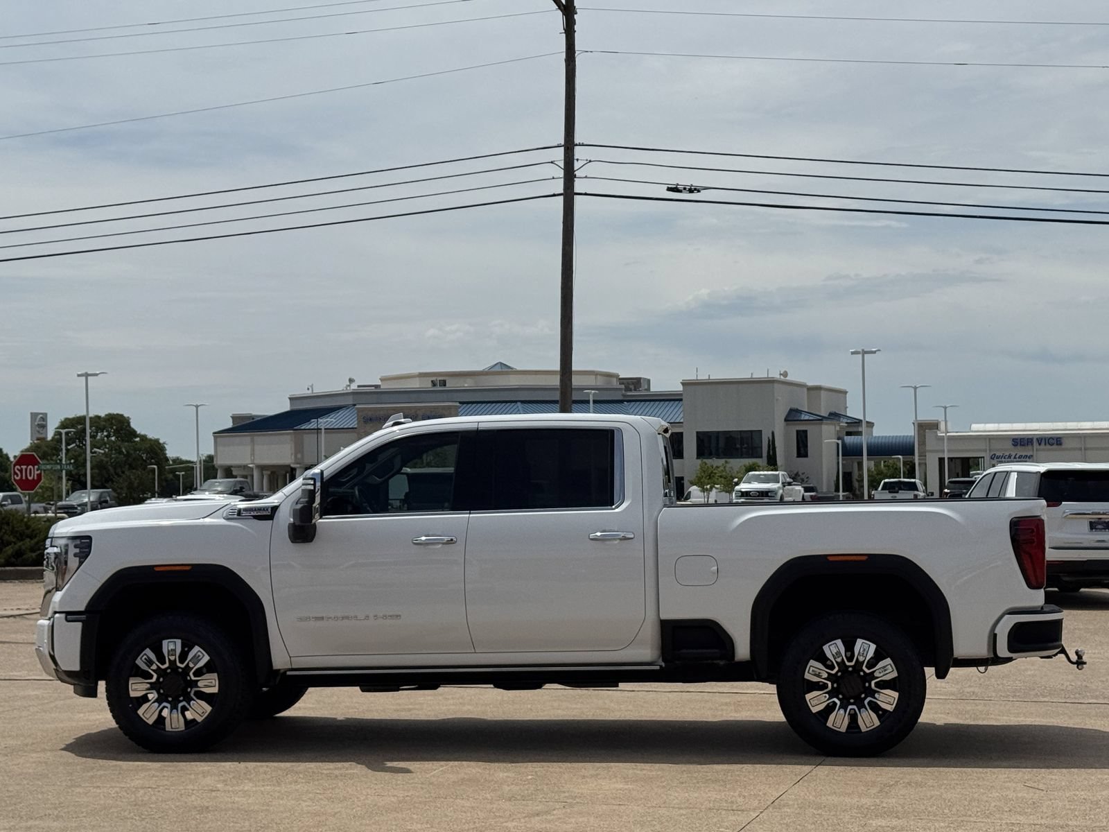 Used 2025 GMC Sierra 2500 Denali w/ Denali Reserve Package AWD/4WD image 7