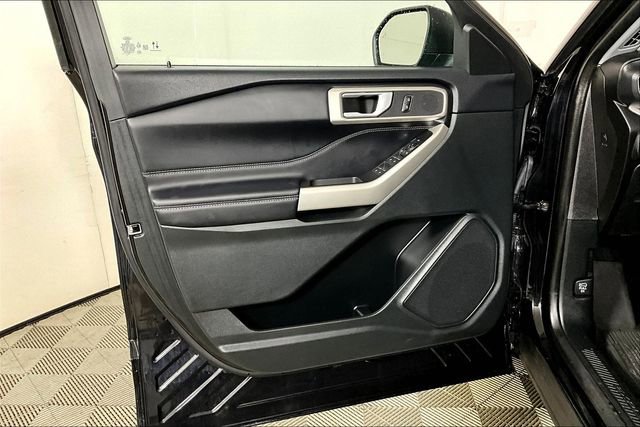 Used 2023 Ford Explorer XLT w/ Equipment Group 202A image 23