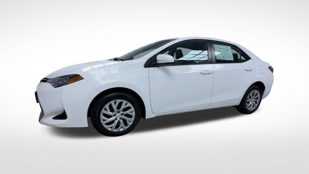 Used 2017 Toyota Corolla LE w/ Carpet Mat Package (TMS) FWD image 4