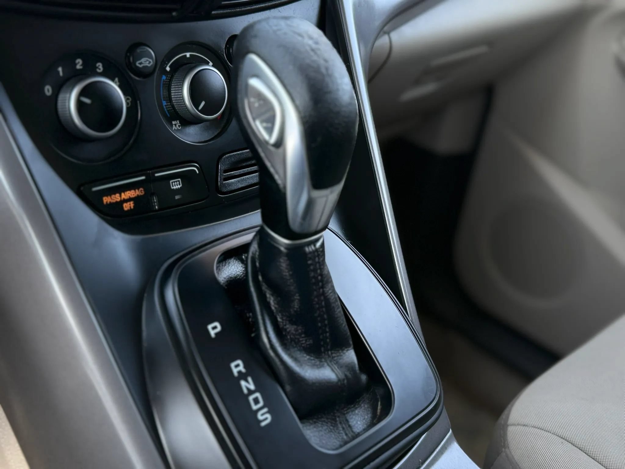 Used 2015 Ford Escape SE FWD image 19