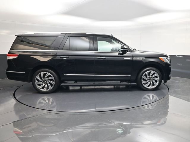 Used 2024 Lincoln Navigator L 4WD image 2