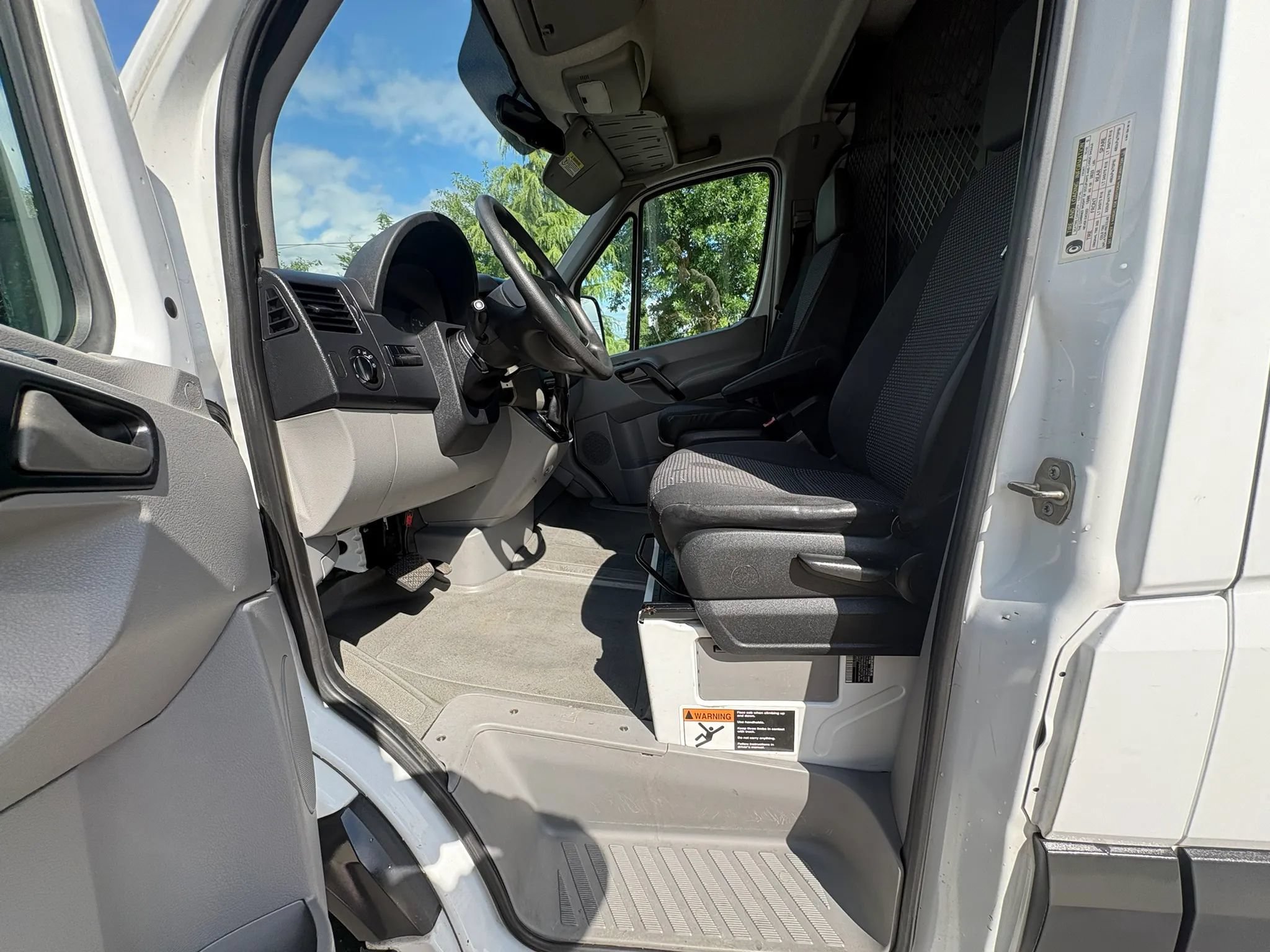 Used 2007 Dodge Sprinter 2500 RWD image 9