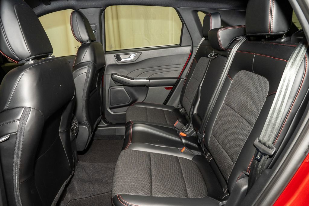 Used 2025 Ford Escape ST-Line image 9