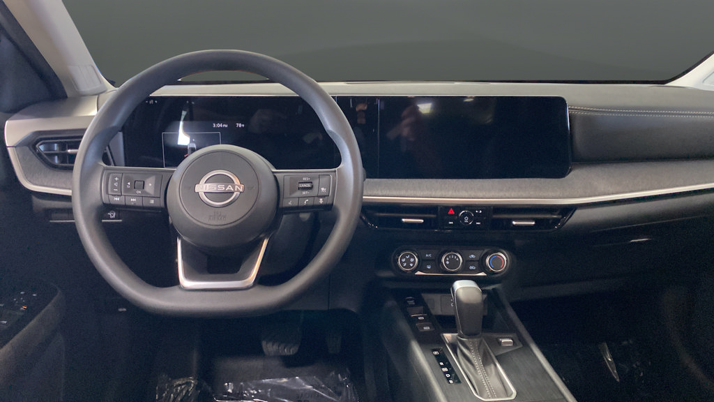 Used 2025 Nissan Kicks SV FWD image 11