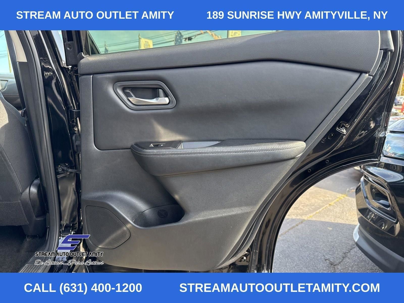 Used 2024 Nissan Rogue SV image 18