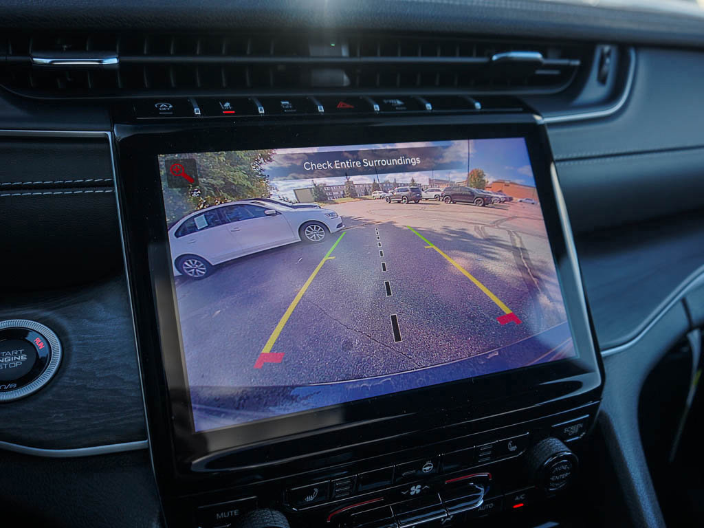 New 2025 Jeep Grand Cherokee Limited image 24