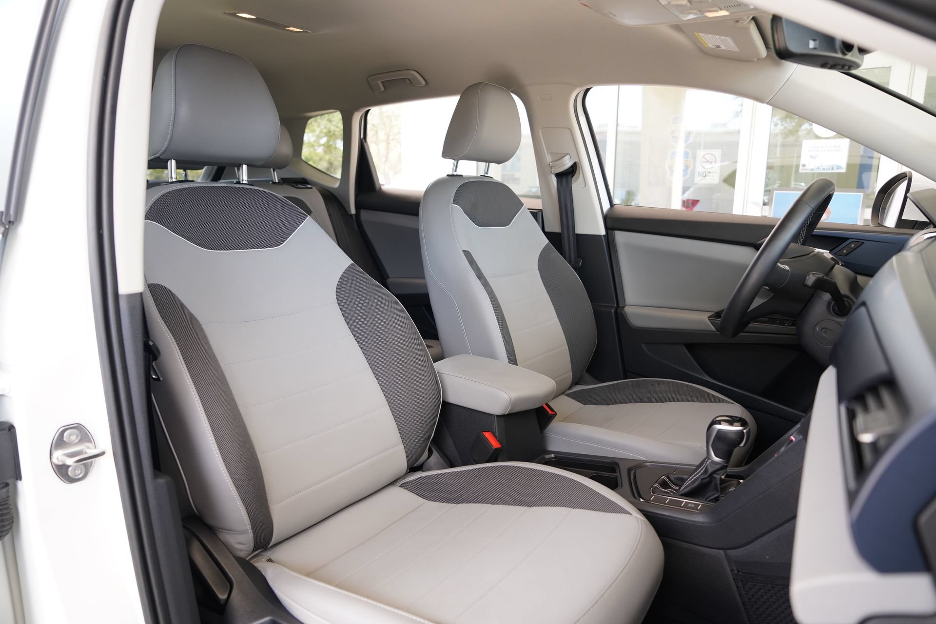 Certified 2023 Volkswagen Taos SE w/ Black Wheel Package FWD image 18
